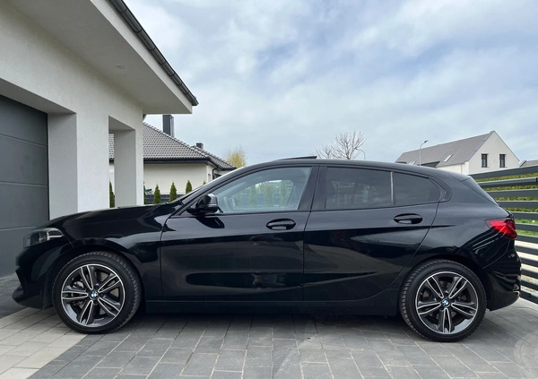 BMW Seria 1 cena 118900 przebieg: 16815, rok produkcji 2021 z Błażowa małe 562